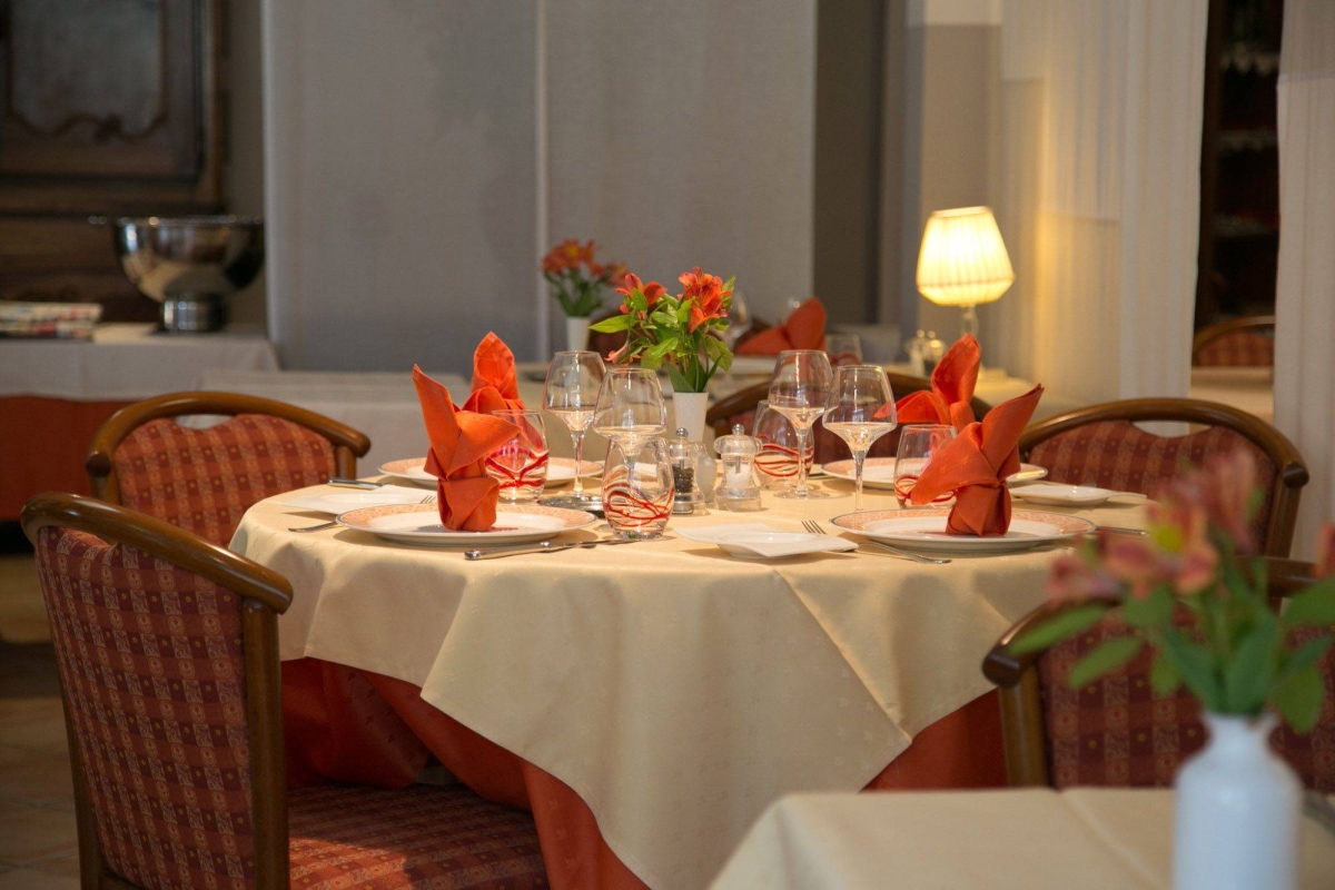 Le restaurant - Auberge De La Rose - restaurant DOUE-EN-ANJOU - bien manger DOUE-EN-ANJOU